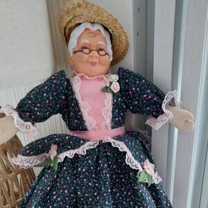 Poupée de grand-mère fait à la main.